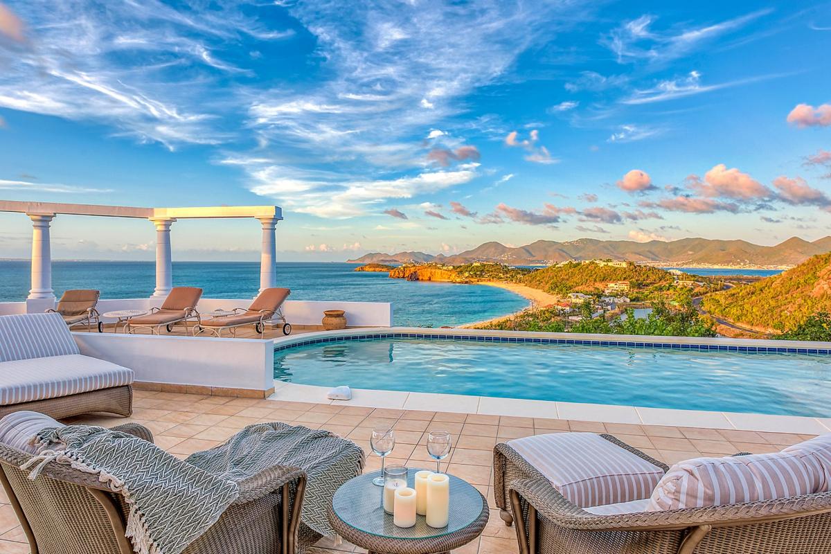 Pool Villa St Martin - Pool seatings evening